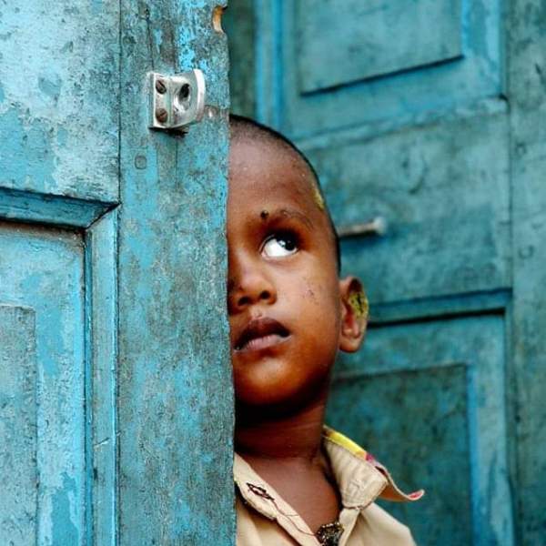 În iunie-i şi ziua ta, copil&nbsp;orfan…